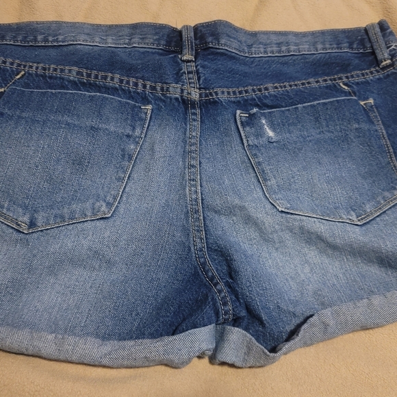 Shorts - Picture 2 of 3